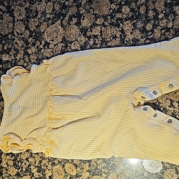 $3for12$$$Bundle 2 spring/summer 3 month sleeveless pants onesies - Picture 7 of 8